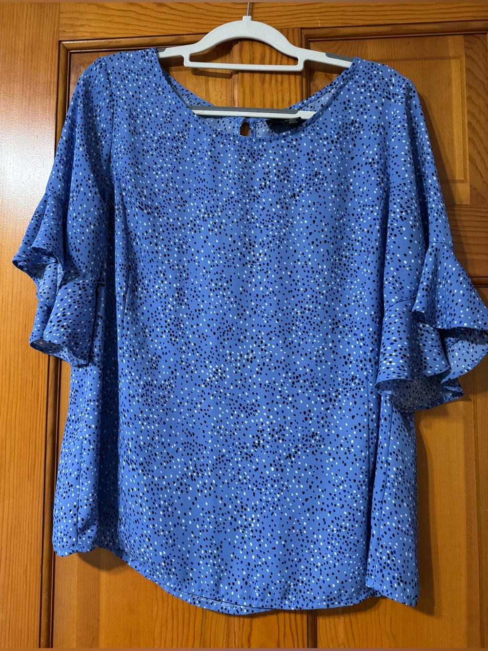 Liz Claiborne Blue Dot Print Flutter Sleeve Blouse